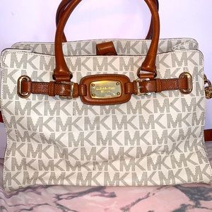 Micheal Kors purse